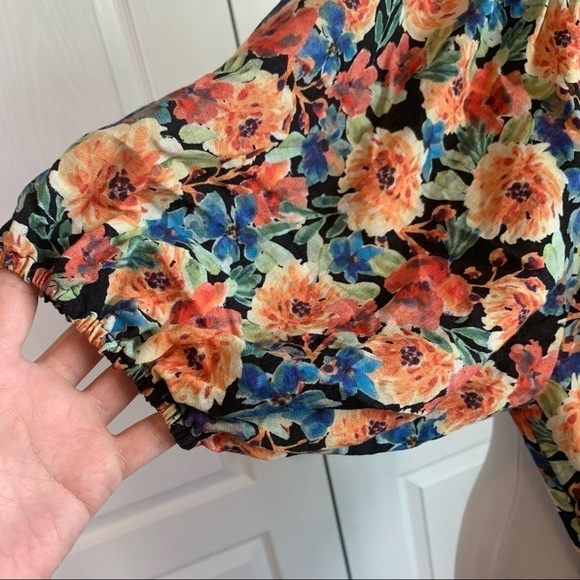 One of a kind! Olivaceous Puffy Sleeve Floral Romper - Picture 5 of 13